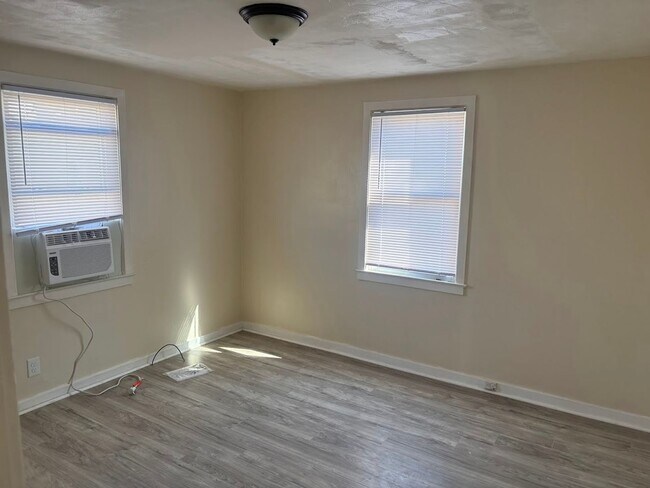 Building Photo - 4745 Lind St