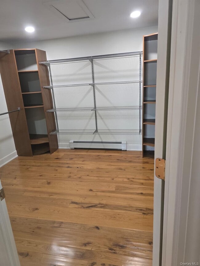 Building Photo - 276 Quaker Rd