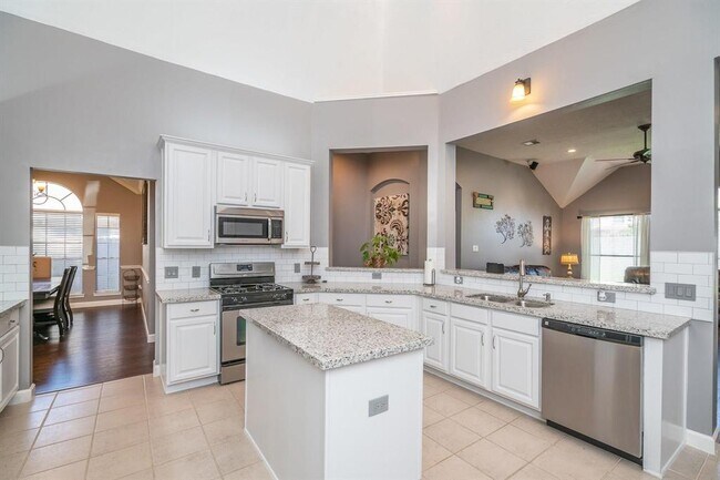 Building Photo - 3208 Ivory Pointe Dr