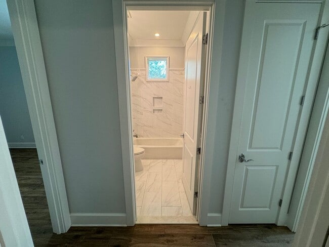 Building Photo - Grand Point East - 4 Bedroom, 3 Bathroom w...
