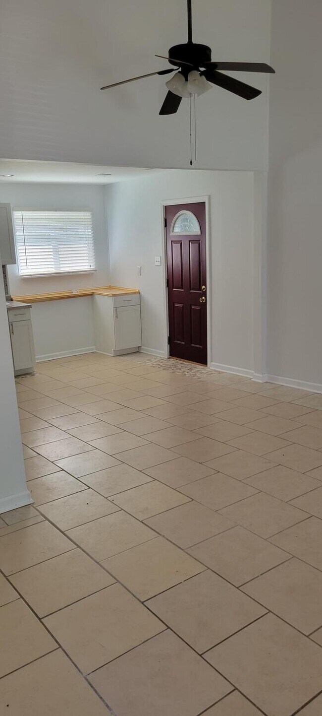 Building Photo - Newly rehabbed home