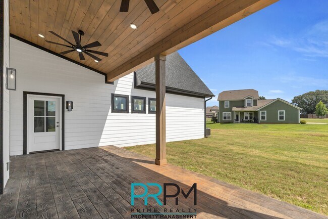 Building Photo - 938 Benchmark Dr