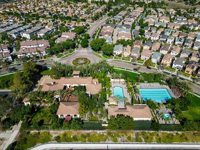 Building Photo - Stunning Corner Unit with Mountain Views & Prime Location!