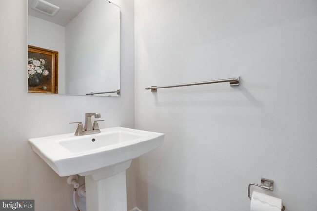 Building Photo - 4468 Sulford Ter