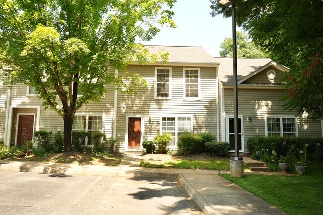 Building Photo - 111 Darien Terrace