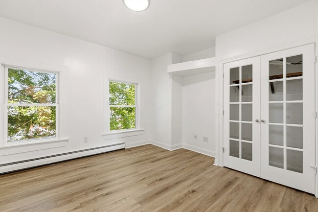 Building Photo - 481 Danforth St