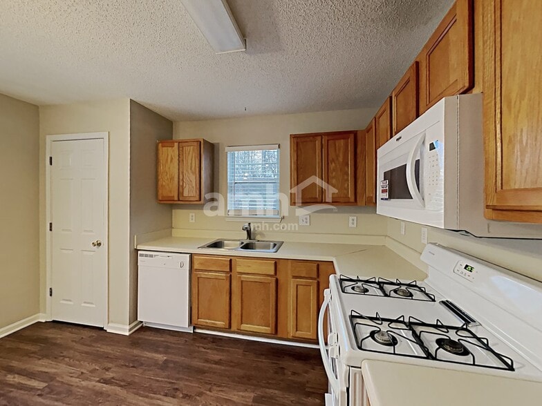 Building Photo - 5970 Water Oaks Dr