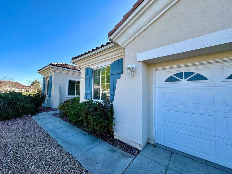 Building Photo - 11162 Datura Ln