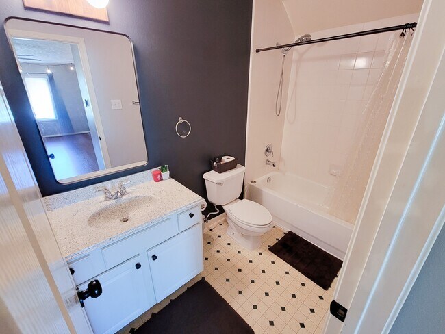 Building Photo - 11115 Brandon Gate