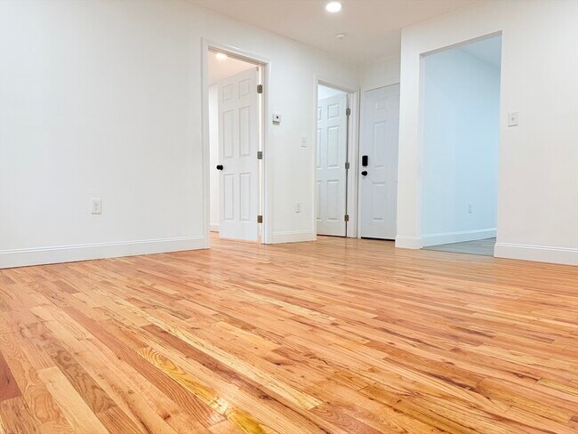 Building Photo - 23 Bellevue St