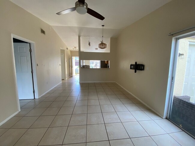 Building Photo - Welcome to this charming 2 bedroom, 2 bathroom house located in Melbourne, FL.