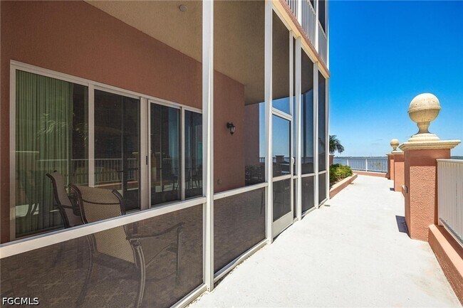 Building Photo - 2745 First St