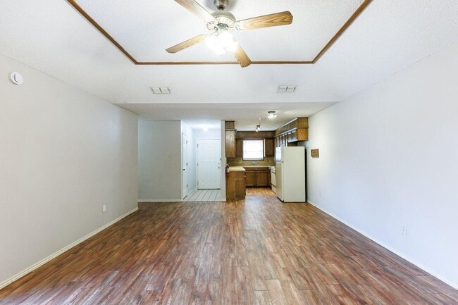 Building Photo - 6411 York Dr