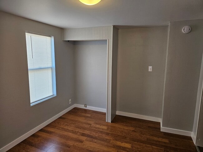 Building Photo - 2112 3rd St