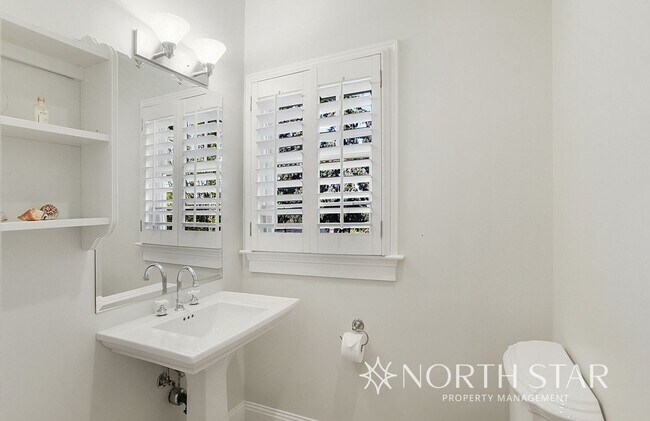 Building Photo - Live in a National Historic Home