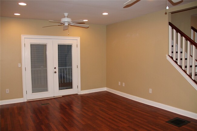 Building Photo - 114 Averill Ave