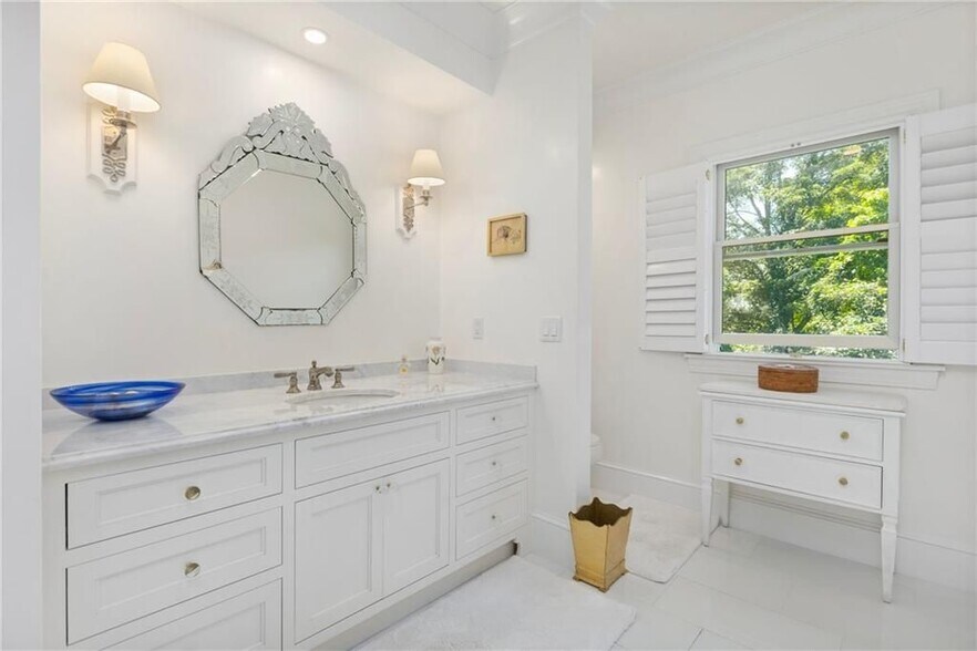 Building Photo - 553 Bellevue Ave