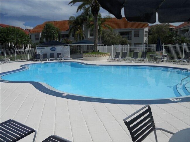 Building Photo - 6073 Bahia Del Mar Blvd S