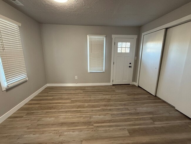 Building Photo - Now renting 1 bedroom House