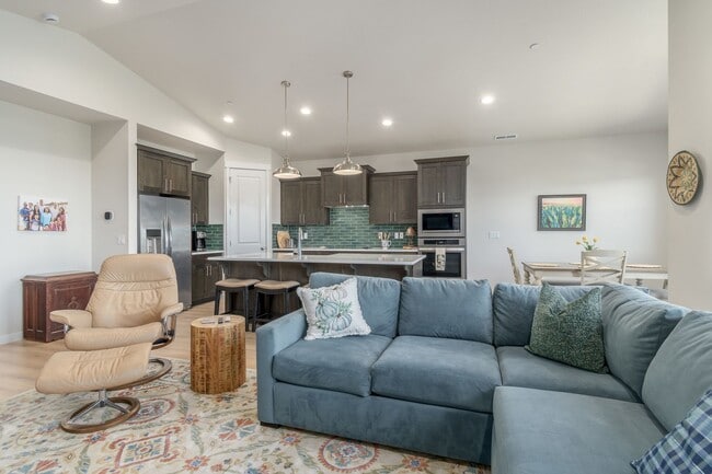 Building Photo - Gorgeous Home with a view!! Available Now!!