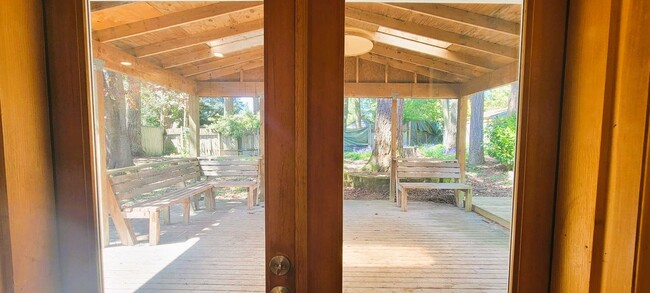 Building Photo - Charming 3-Bedroom Rambler in Seattle/Shor...