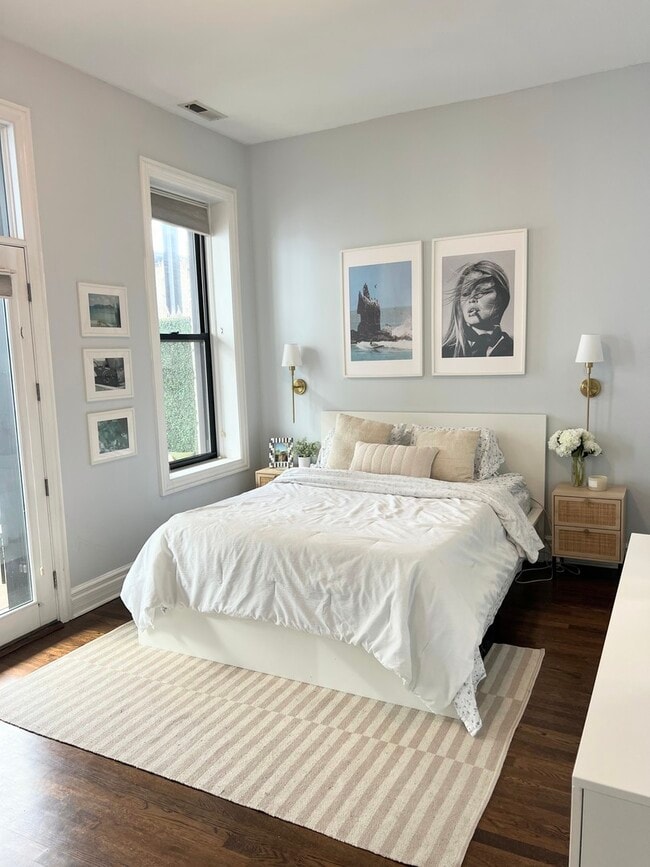 Building Photo - 1704 N Wells St