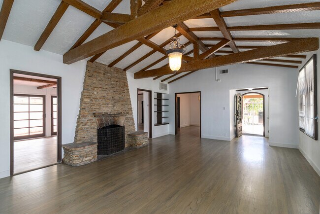 Building Photo - 3940 Hubert Ave