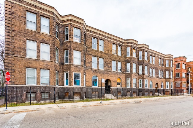 Building Photo - 4957 S Calumet Ave