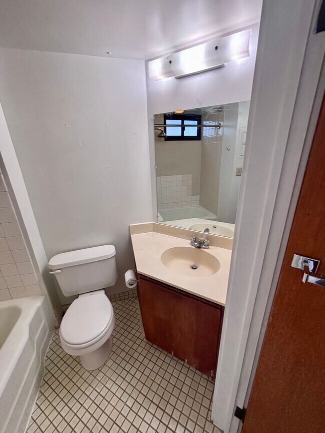 Building Photo - Available now: A studio 1 bath at Liliuokalani Gardens