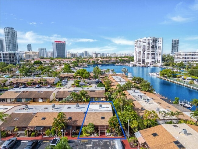 Building Photo - 2627 Parkview Dr S