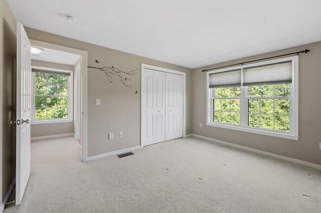 Building Photo - 41 Village Dr