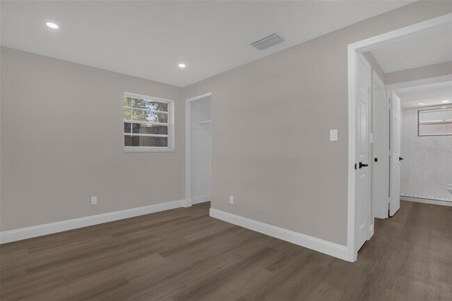 Building Photo - 518 Lavon Dr