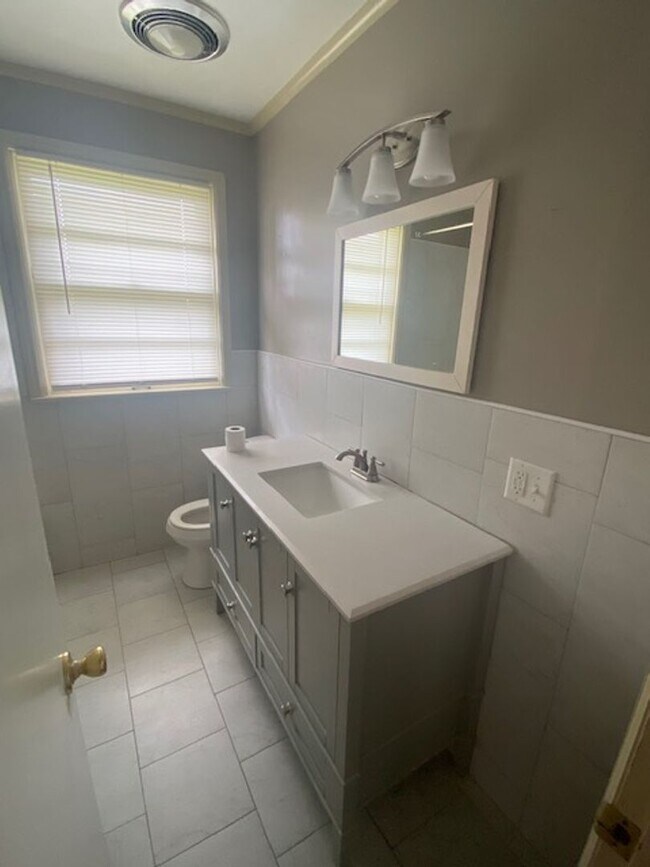 Building Photo - Renovated 3 Bedroom 3 Bath Home with Gameroom/4th Bedroom for Rent!