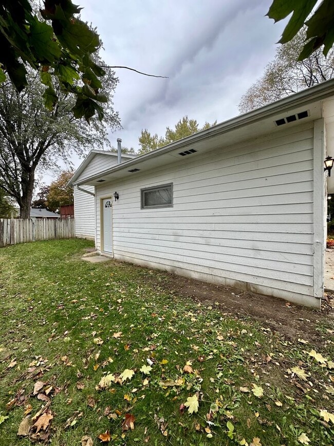 Building Photo - NE Rochester MN 4 Bedroom 2 Full Bathrooms...