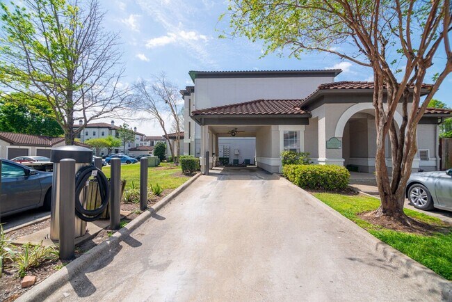 Building Photo - 2840 Shadowbriar Dr