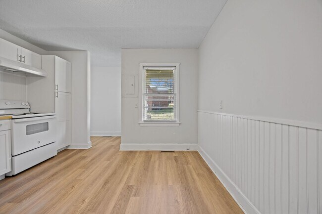 Building Photo - Duplex