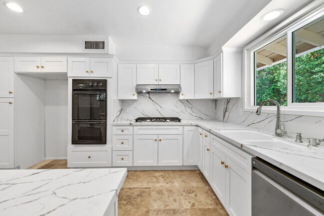 kitchen-2 - 5646 Maynard Ave