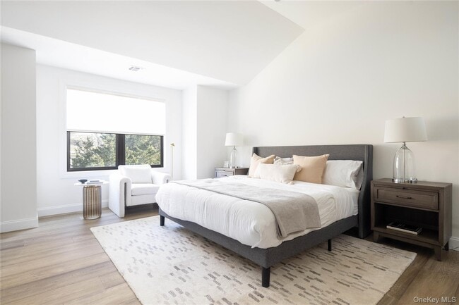 Building Photo - 242 Maple Ln