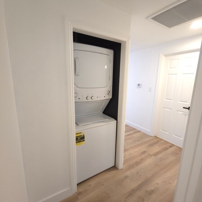 Building Photo - 90 Lupe Ave