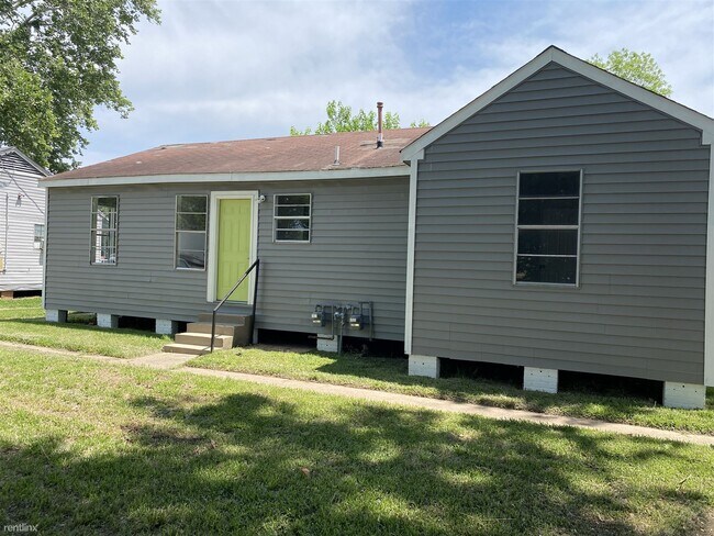 Building Photo - 2 br, 1 bath Duplex - 2754 Foster Street