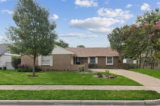 Building Photo - 918 Sleepy Hollow Dr