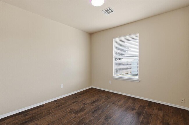 Building Photo - 5904 SE 88th St