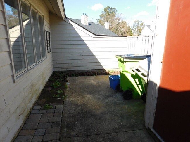 Building Photo - 11 Pillory Cir