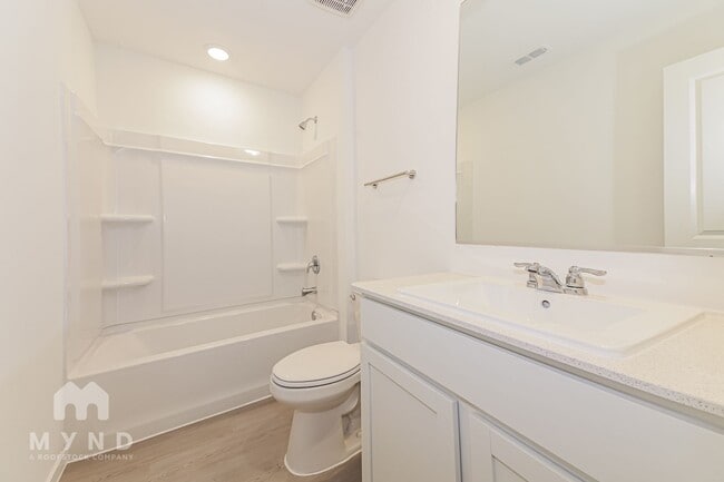 Building Photo - 1246 Basswood Dr