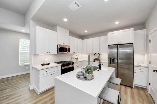 Building Photo - 5806 Francis Oak Ln