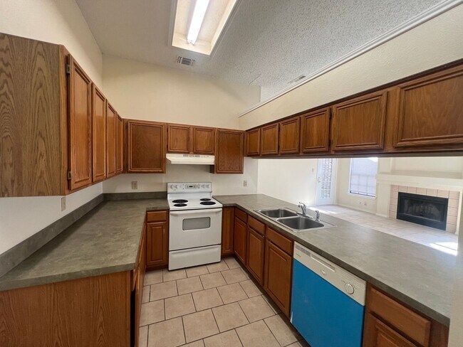 Building Photo - 9951 Echo Plain Dr