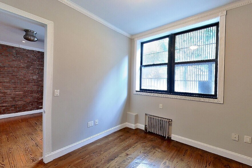 Building Photo - 330 E 100th St