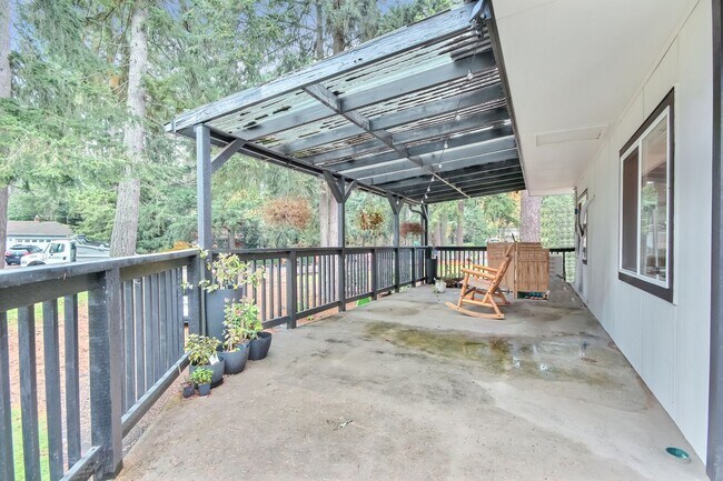 Building Photo - Beautifully renovated Home Briarwood!