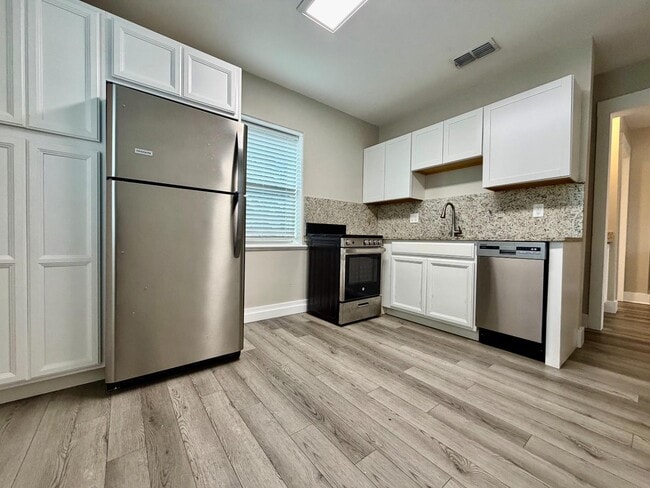 Building Photo - 103 4th St SE