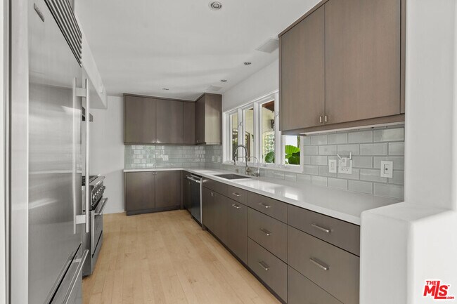 Building Photo - 524 Altair Pl